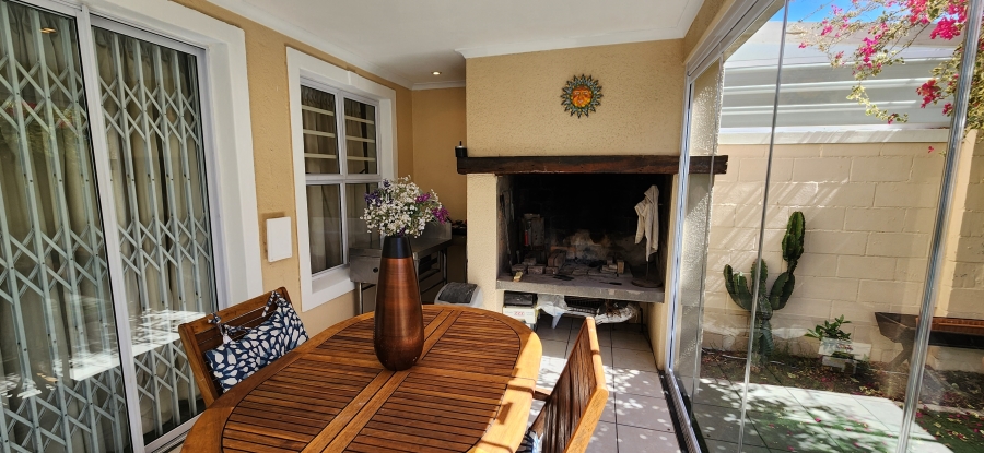 3 Bedroom Property for Sale in Sunningdale Western Cape